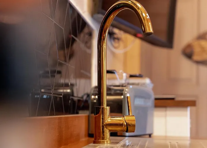 Chalet White & Black